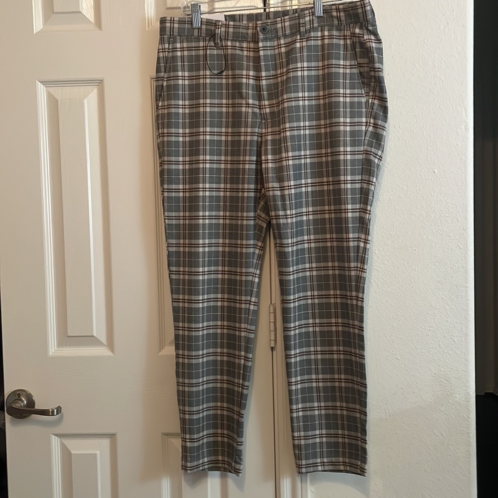 Zara skinny fit cropped pants brand new with tag.